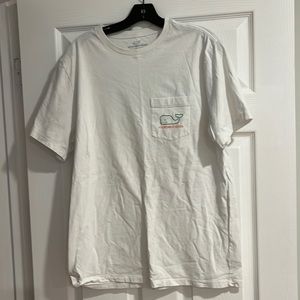 Short sleeve tee by Vineyard Vines.  Men size M